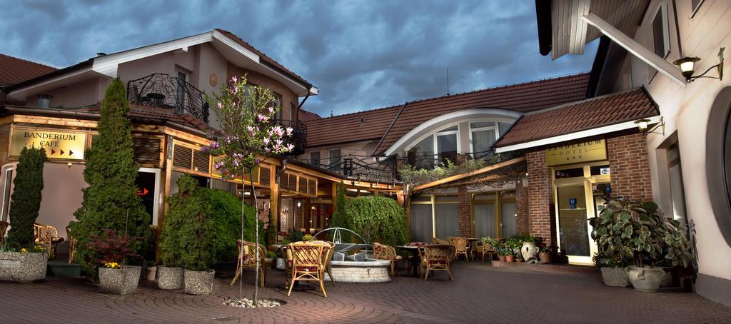 Komárno Hotel Banderium מראה חיצוני תמונה