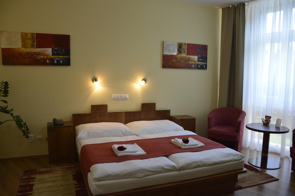 Komárno Hotel Banderium מראה חיצוני תמונה