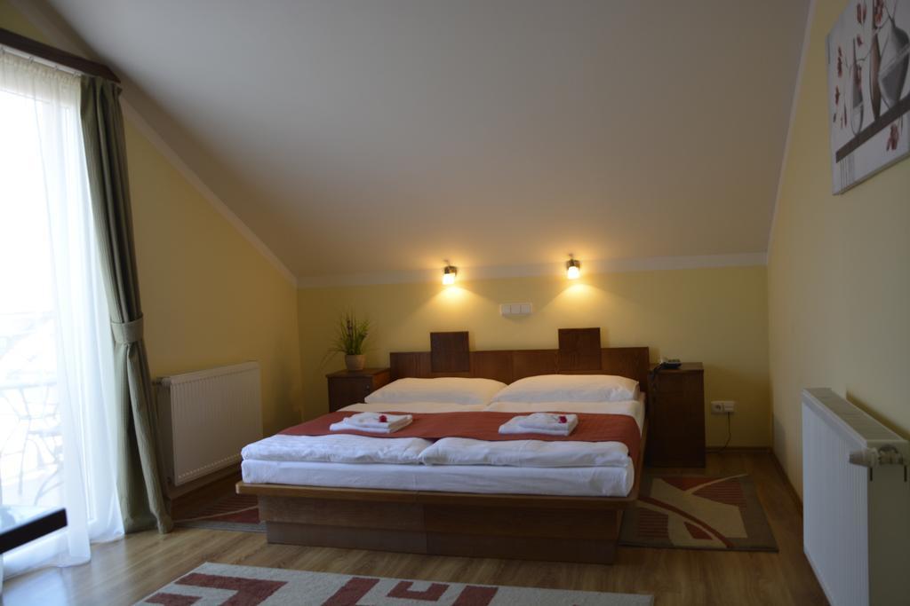 Komárno Hotel Banderium מראה חיצוני תמונה