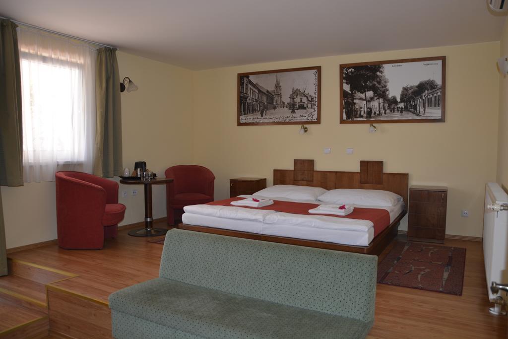 Komárno Hotel Banderium מראה חיצוני תמונה