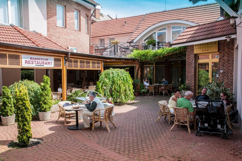 Komárno Hotel Banderium מראה חיצוני תמונה