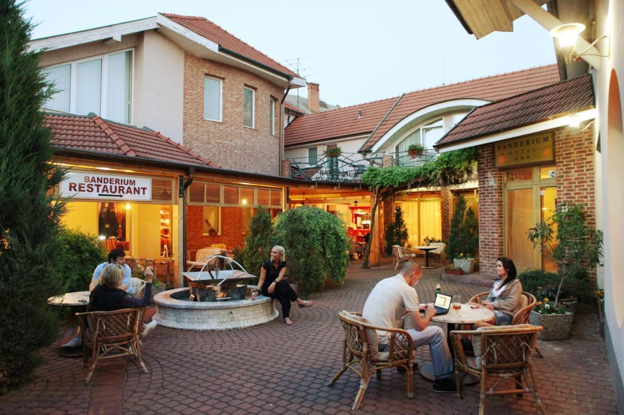 Komárno Hotel Banderium מראה חיצוני תמונה